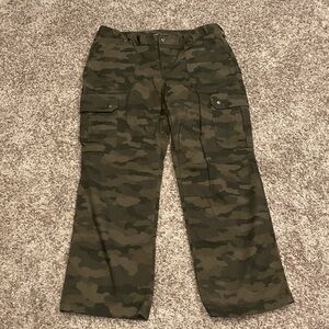 Duluth Trading Co Green Camouflage Cargo Pants, Sz 12
